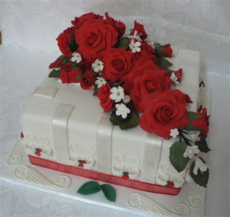 Square Wedding Cake With Red Roses Red Weddings Pinterest