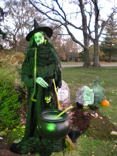 25 amazing halloween witches decorations inspiration halloween witch decorations halloween