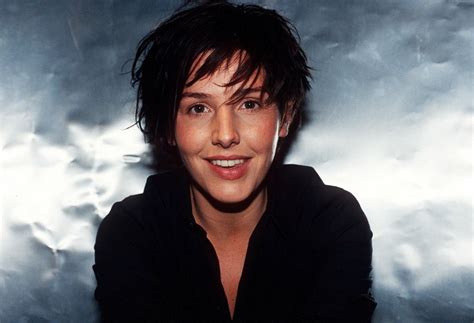 She has a contralto vocal range. Classify Sharleen Spiteri (frontwoman of the band Texas)