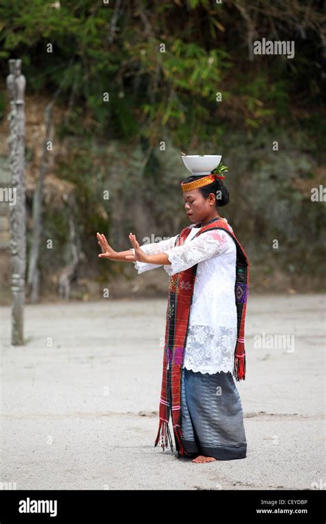 Batak Tradicional Danza Ejecutante Simanindo Isla Samosir El Lago