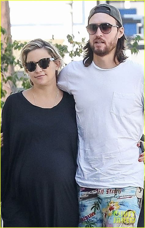 Photo Kate Hudson Shows Off Baby Bump Before Giving Birth Photo Just Jared