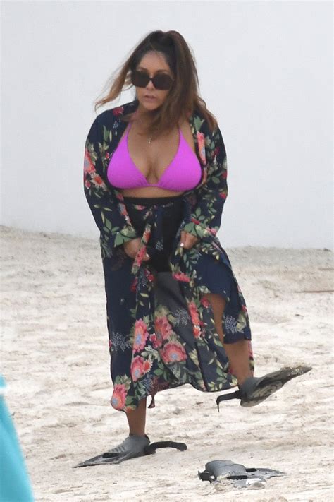 Jersey Shore S Nicole Snooki Polizzi Busts Out Of Purple Bikini