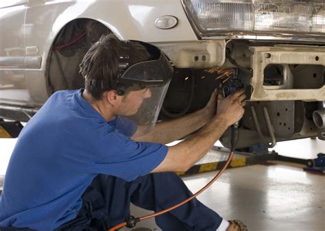 Get Your Vehicle Repaired In A Professional Way By Hiring The Services