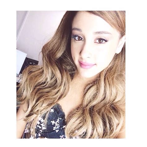 Ariana Grande Twitter Instagram And Personal Photos