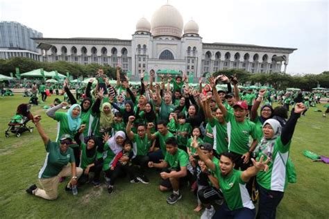 And being healthy with milo, milo have organize a run in continuation of the successful malaysia breakfast day in 2013, the brand is proud to reignite the largest breakfast gathering to rally the nation in adopting the healthy habit of having a balanced breakfast and active lifestyle. RUNNING WITH PASSION: MILO® Malaysia Breakfast Day 2019 ...