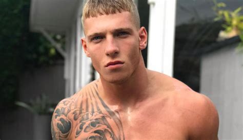 Tv Star Brandon Myers Takes It All Off In A Very Revealing Shower Video Nsfw Gaybuzzer