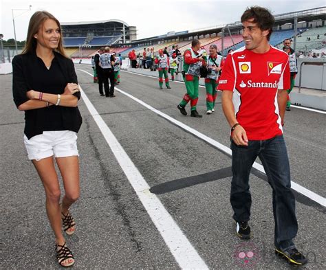 Fernando Alonso Y Dasha Kapustina Muy Cómplices En El Gp De Alemania 2012 Fernando Alonso Y