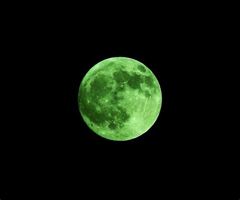 Internet Hoax Dupes Credulous Into Believing The Moon Will Turn Green