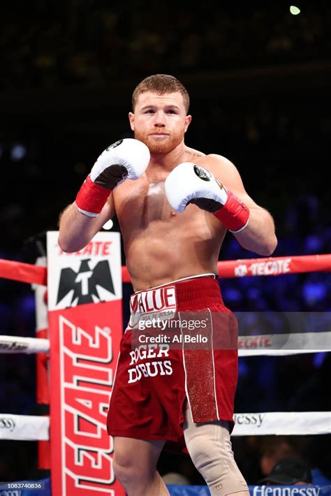 Canelo Alvarez Comes Out Of His Corner To Fight Rocky Fielding During News Photo Getty Images