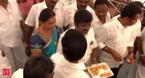 Chennai Aiadmk Workers Celebrate After Ec Recognises Eps As General