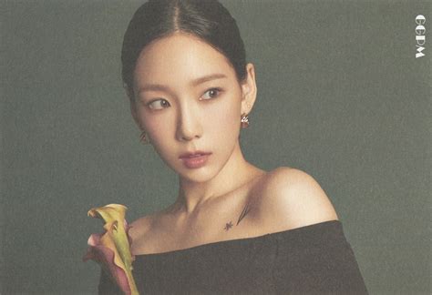 Taeyeon Girls Generation Oh Gg Season S Greetings 2021 Desk Calendar Postcard Calendar