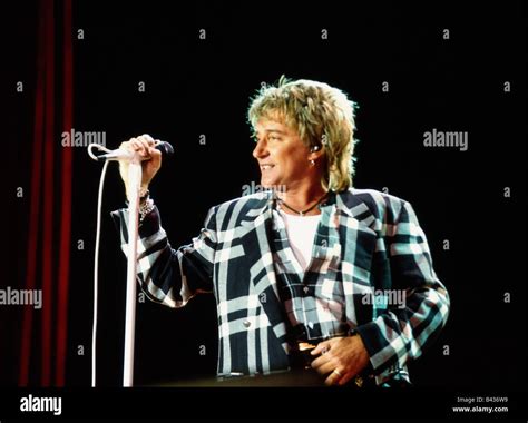 Stewart Rod 1011945 British Musician Rock Singer Half Length