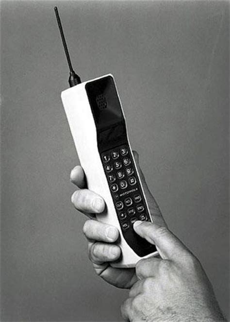 History Motorola Dynatac 8000x Was The First Ever Handheld Mobile