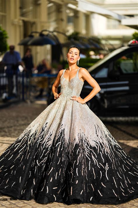 Michelle Salas Evoca Una Sirena Con Este Vestido Color Azul En Cannes