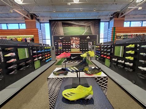 Dicks Sporting Goods Opens New Concept Store Dicks House Of Sport Retail And Restaurant