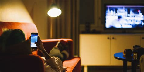 Tweeting While Watching Tv Makes Show Less Enjoyable Study Finds