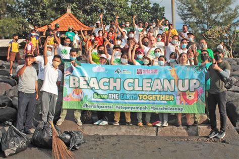 Bali Safari Park Held Beach Clean Up Action To Celebrate World Earth