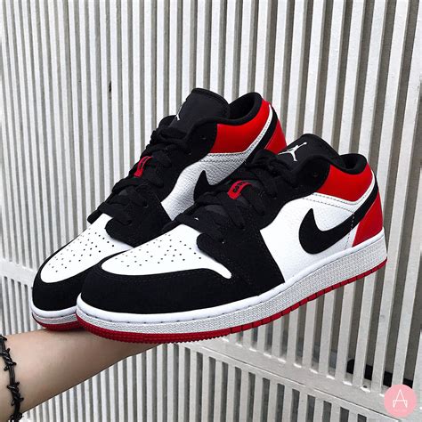 553558 116 M Nike Air Jordan 1 Low Black Toe Tramtabo