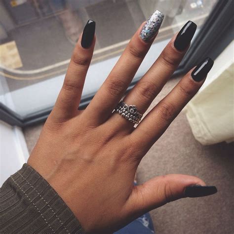 Fresh paint || To see more follow Kiki&Slim | Makeup ... Coffin nails black are all the rage right now as black nail polish seems to be made for coffin nails.