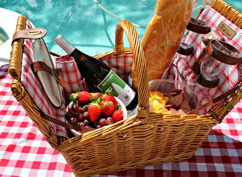 What To Pack In Your Picnic Basket