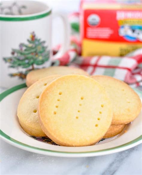 No christmas or new year would be the same without these delightful buttery and crisp shortbread biscuits! 3-Ingredient Classic Scottish Shortbread Cookies + {a Video!} - The Seasoned Mom