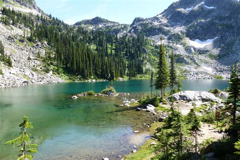 Der Eva And Jade Lakes Trail Am Mount Revelstoke • Wanderung