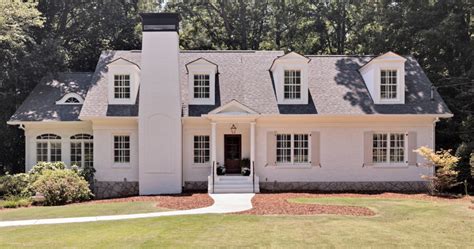 Ranch style white brick ranch house. JLL DESIGN: Ranch Renovation