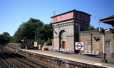 Water Tower Rickmansworth Station © Des Blenkinsopp Geograph