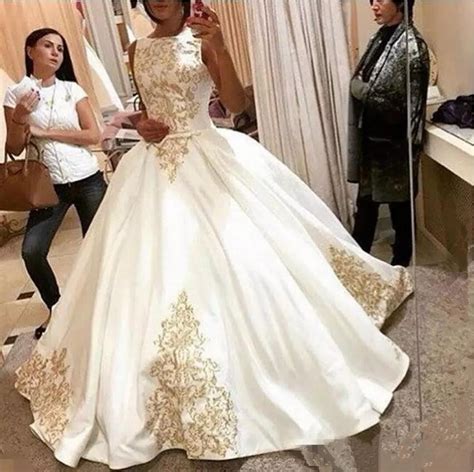 Modest 2019 Plus Size Gold Applique Wedding Dresses Pleats Sweep Train