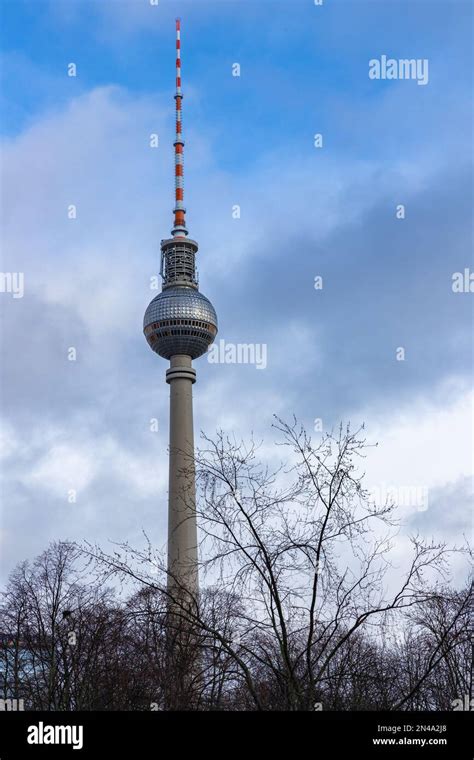 Berliner Fernsehturm Fernsehturm Fotos Und Bildmaterial In Hoher