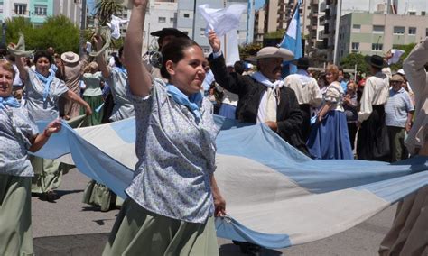 Danzas Típicas En La época Colonial Itbuenosaires