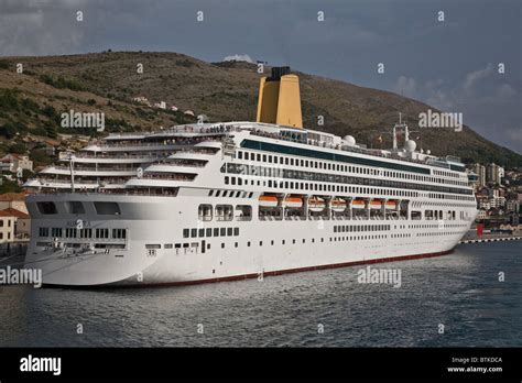 Aurora Cruise Ship Hi Res Stock Photography And Images Alamy