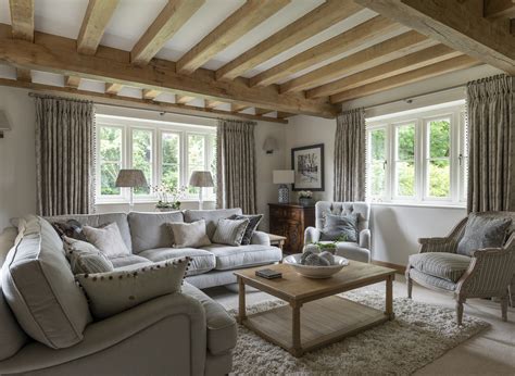 The living room is surely the heart of every home, but decorating this space can sometimes feel monotonous. welcome (With images) | Room, Living room, Border oak