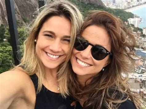 Fernanda Gentil Celebra Aniversário Da Esposa Priscila Montandon