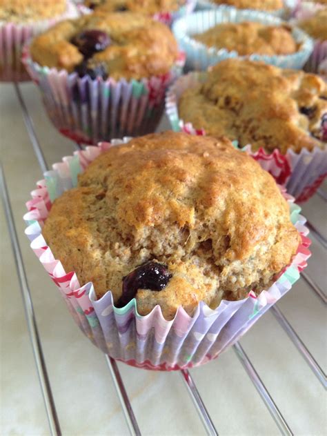 Baking cakes for diabetics recipes. No-sugar-added blueberry and banana wholemeal muffins ...