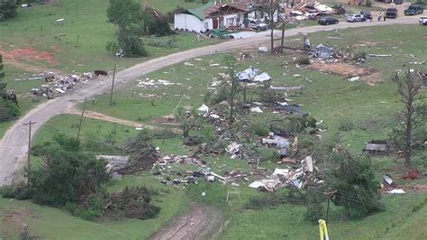 Pictures Mississippi Residents Pick Up The Pieces After Major Tornado