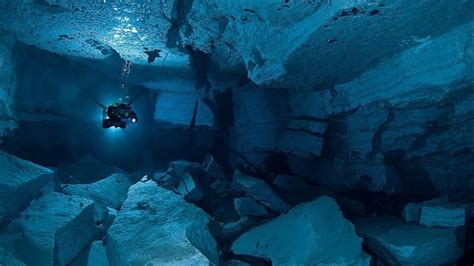 Underwater Cave Wallpapers Top Free Underwater Cave Backgrounds Wallpaperaccess
