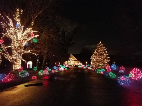See Holiday Light Displays In Brownsburg Indiana