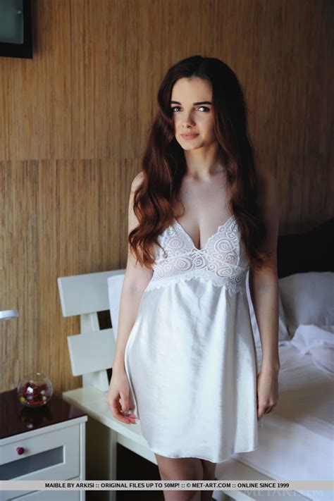 Maible In Bedroom Redbust