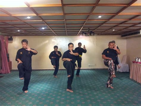 Selain itu, beliau merupakan kerabat diraja perlis dan merupakan anak perempuan pertama kepada tuanku syed hamzah iaitu raja negeri perlis. SenamRobik, SenamSeni, Aerobic, GroupFitness Trainer By ...