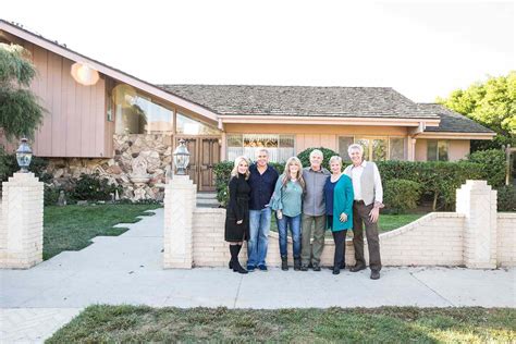 The Brady Bunch Cast Reunites For Hgtv Renovation Show