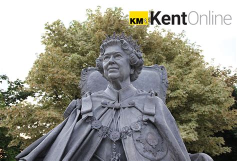Statue Of Her Majesty Queen Elizabeth Ii Unveiled In Gravesend Douglas Jennings