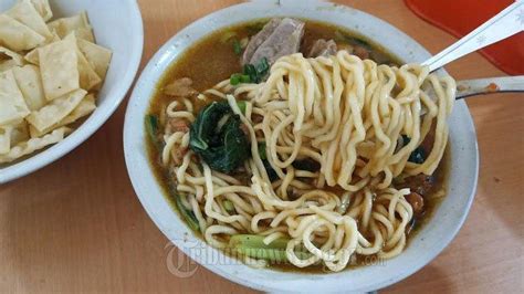 Mesjid raya baru, tepatnya di depan sekolah smp negeri 1, kota. Cicipi Mie Ayam Bakso Pak Lesus yang Tersohor di Dramaga, Rempahnya Terasa - Tribunnews Bogor