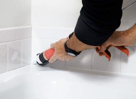 Here's how to caulk a bathtub, shower or sink properly. 10 Pro-tested tips for choosing caulk - Pro Construction Guide