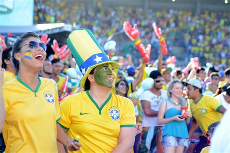 torcedores assistem ao jogo do brasil na fan fest cuiabá fotos em mato grosso g1