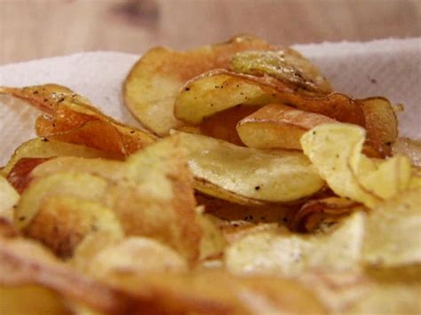 They're a naturally sweet side for sandwiches, burgers, wraps and more. Homemade Black Pepper Potato Chips | Recipe | Food network ...