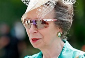 La principessa Anna con occhiali a specchio al Royal Ascot | iO Donna