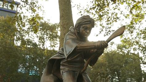 Watch Harry Potter Statue Unveiled In Leicester Square Metro Video