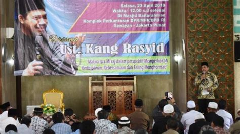 Pada peristiwa isra mi'raj dapat dikatakan lalu dalam mi'raj nabi muhammad saw dinaikkan ke langit sampai ke sidratul muntaha yang di sini beliau mendapat perintah langsung dari allah swt untuk menunaikan shalat lima waktu. Isra Miraj, Perjalanan Spiritualitas Luar Biasa bagi Nabi ...