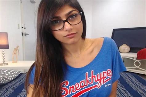 Why Is Mia Khalifa Using Onlyfans For Non Xxx Content Film Daily